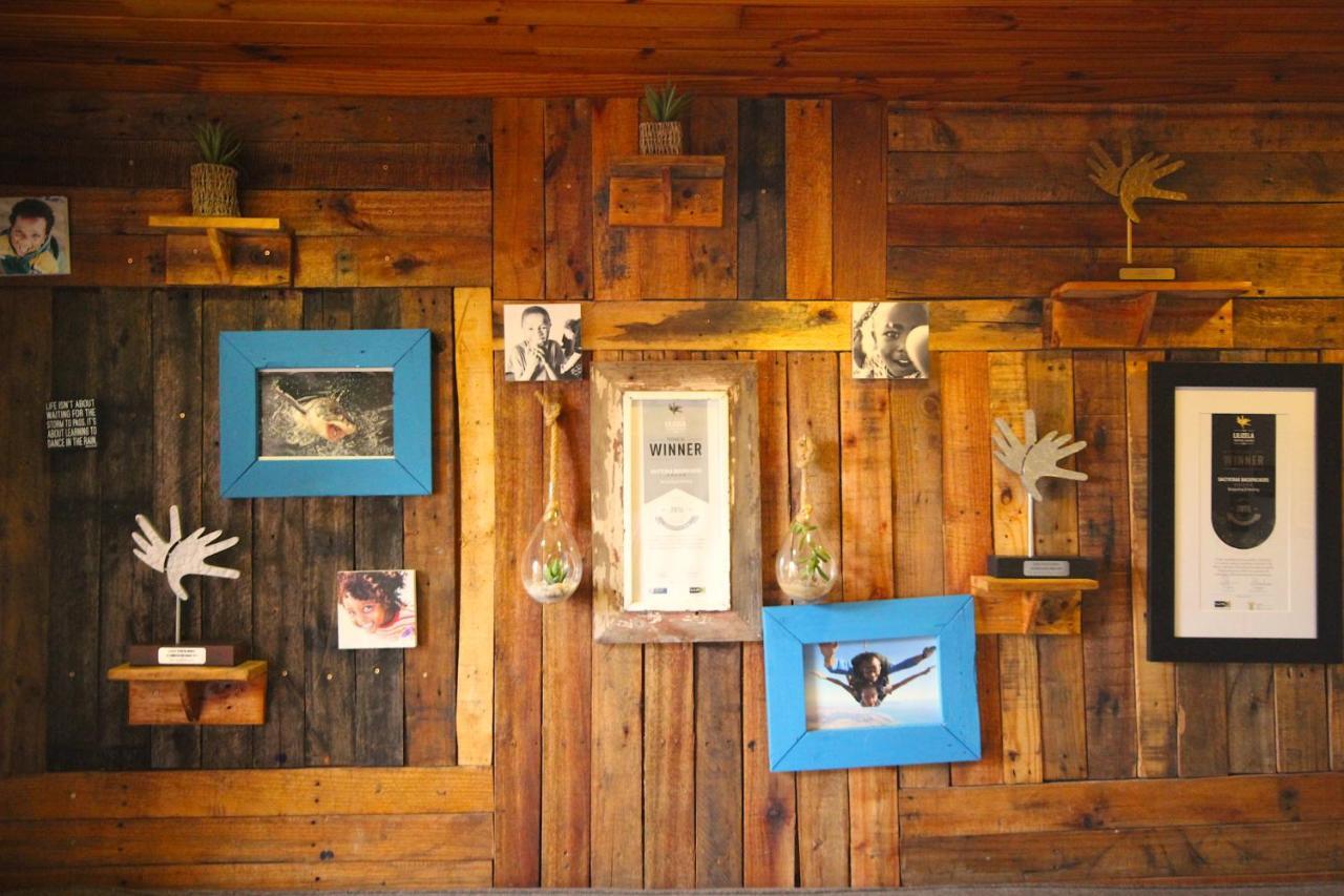 Saltycrax Backpackers And Surf Hostel By Curiocity Bloubergstrand Exterior photo