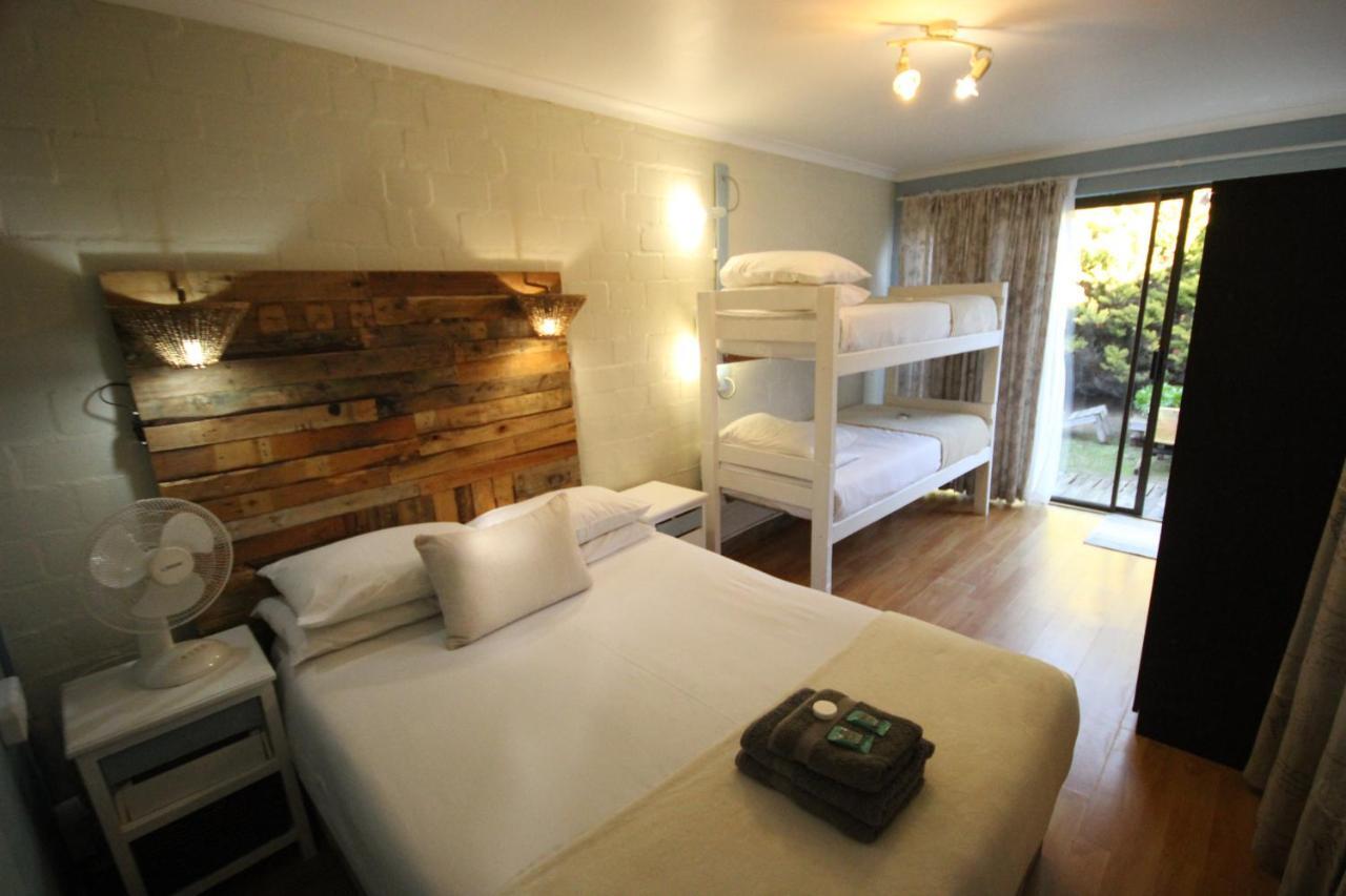 Saltycrax Backpackers And Surf Hostel By Curiocity Bloubergstrand Exterior photo
